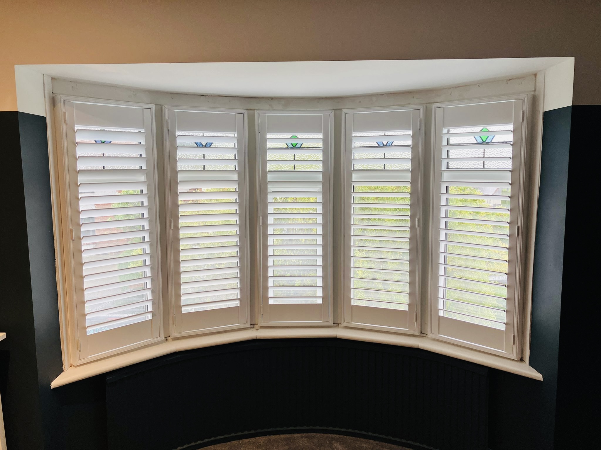 Curved bay window plantation shutters